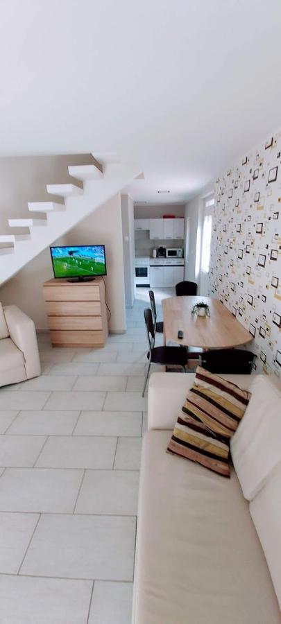 Babzsi Nyaralo Villa Vonyarcvashegy Buitenkant foto