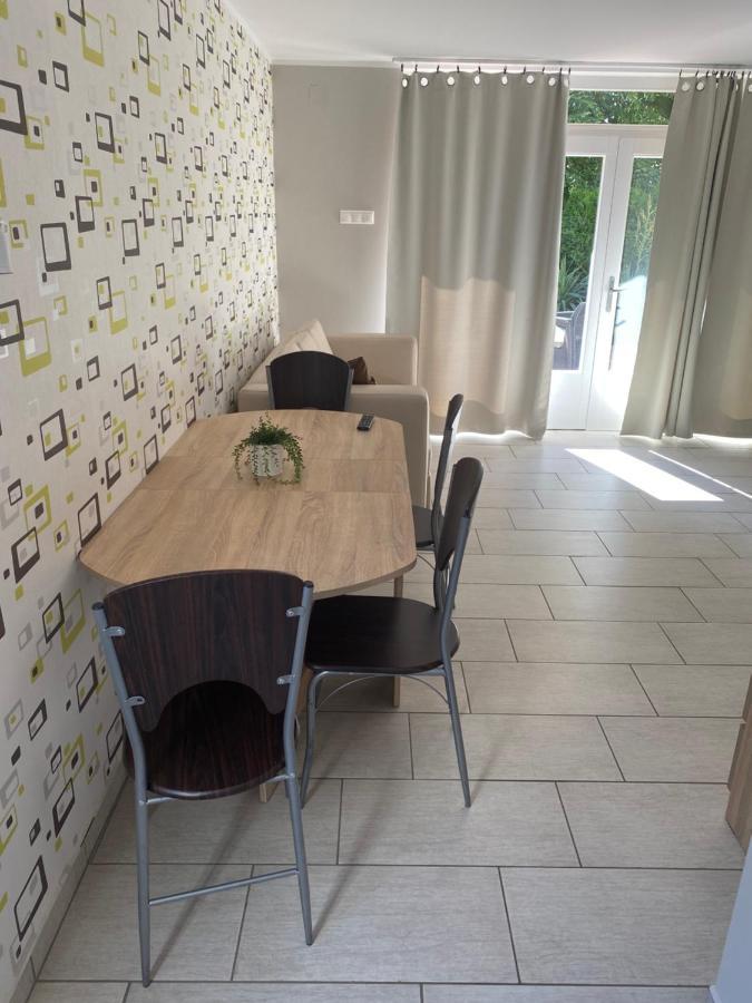 Babzsi Nyaralo Villa Vonyarcvashegy Buitenkant foto