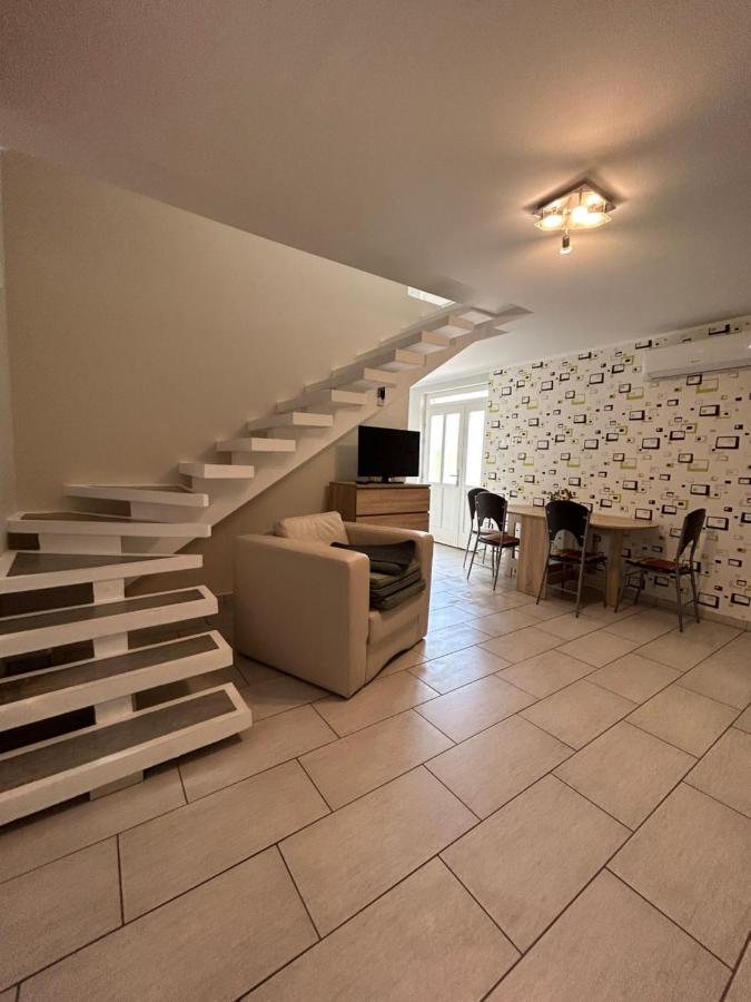 Babzsi Nyaralo Villa Vonyarcvashegy Buitenkant foto